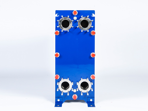 What are the advantages of plate heat exchangers compared to conventional heat exchangers?