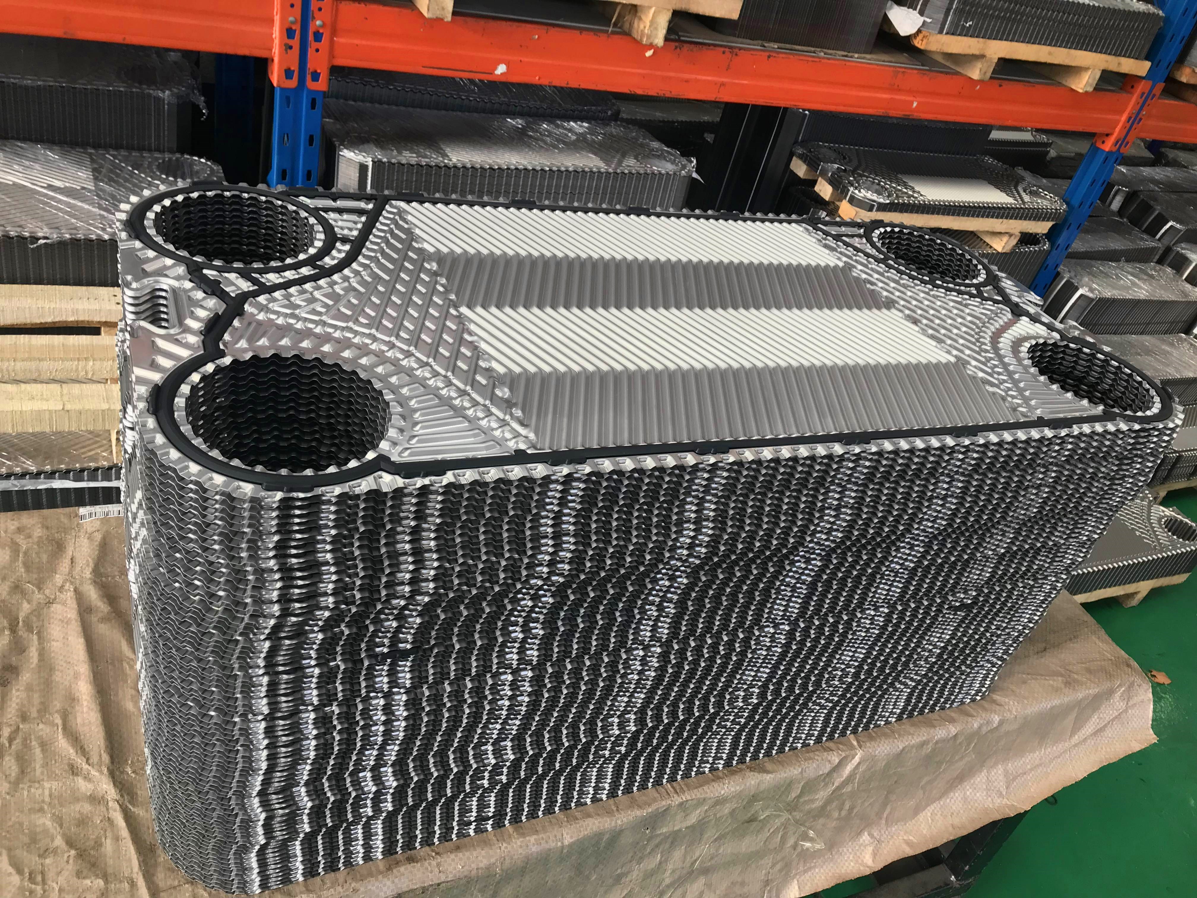 What is the difference between the corrugated herringbone and the horizontal corrugation on the plate heat exchanger