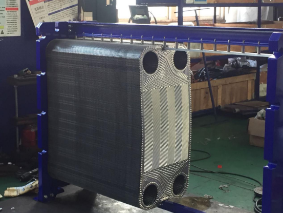 What is the difference between the hanging holes on the plate heat exchanger plate? What's the effect on heat exchange?