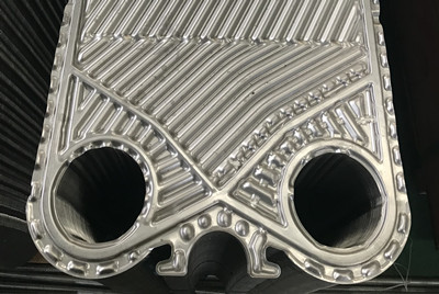 What is the difference between the hanging holes on the plate of plate heat exchanger?